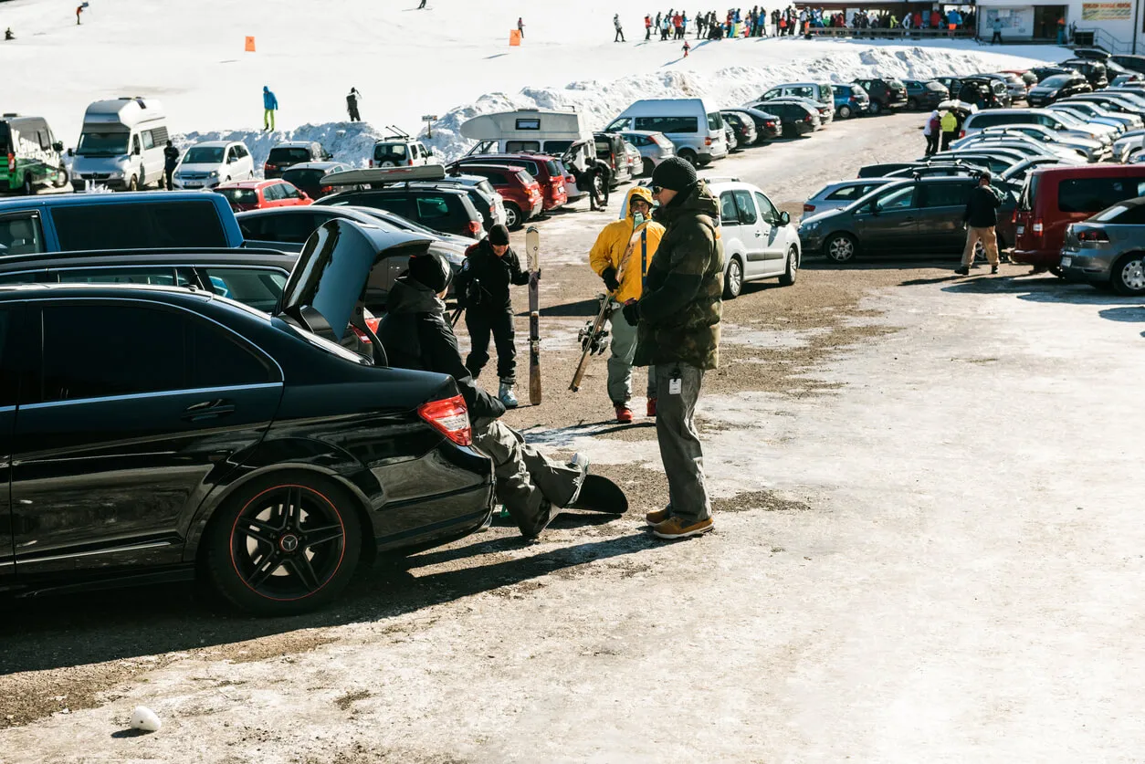 Parkeren in skigebieden: complete gids met tips en kosten
